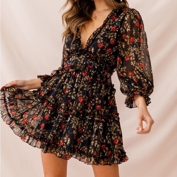 Selfie Leslie Dresses & Skirts - Selfie Leslie long sleeve holiday dress with open back & long sheer sleeves